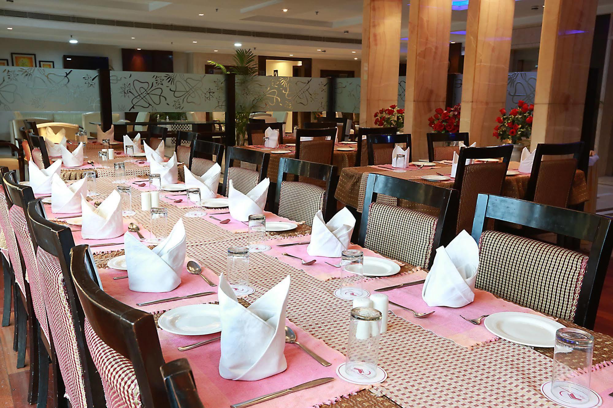 แอร์พอร์ต เรซิเด้นซี่ Hotel นิวเดลี ภายนอก รูปภาพ
