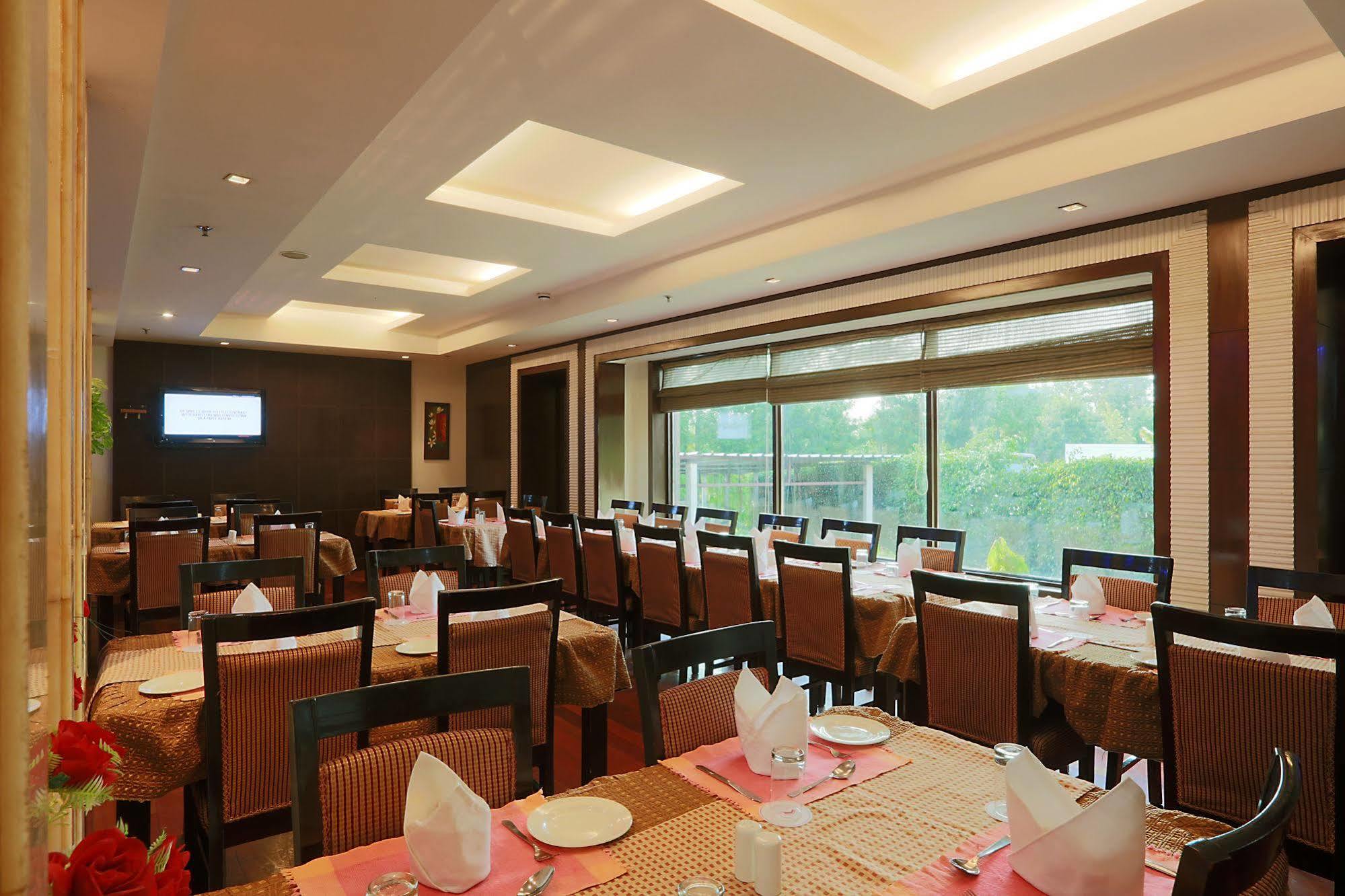 แอร์พอร์ต เรซิเด้นซี่ Hotel นิวเดลี ภายนอก รูปภาพ