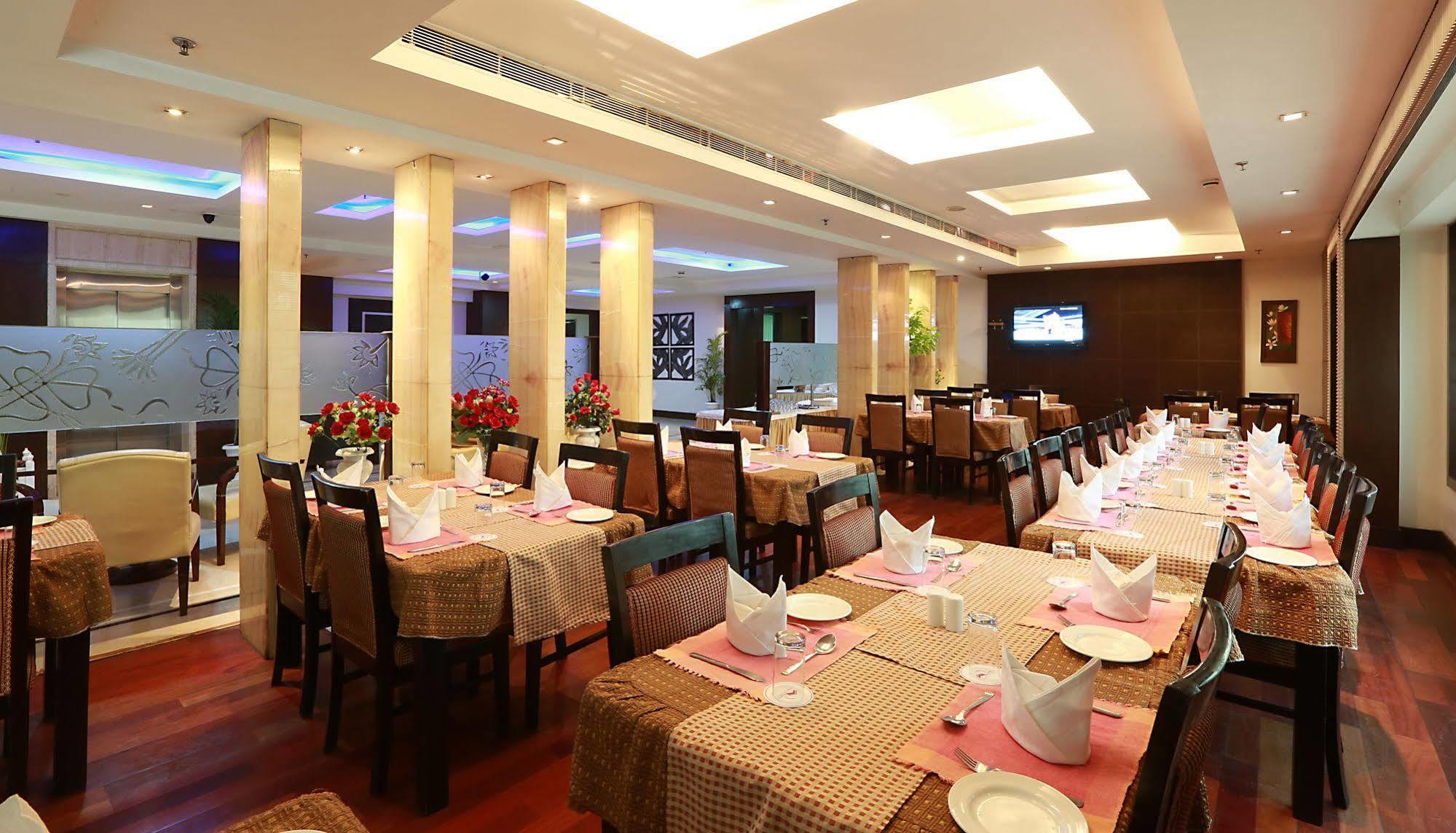 แอร์พอร์ต เรซิเด้นซี่ Hotel นิวเดลี ภายนอก รูปภาพ